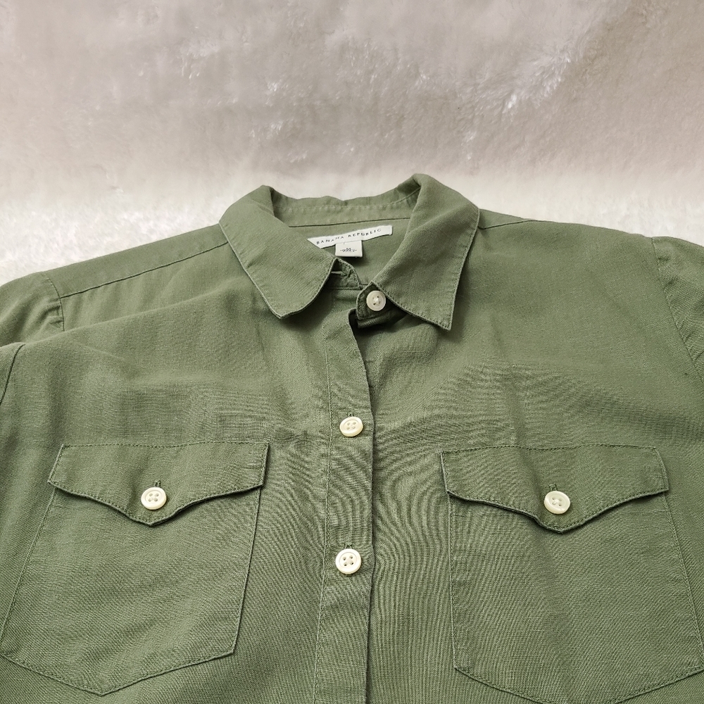 💥40% Off💥 Banana Republic army green button down long sleeve shirt - Picture 6 of 7